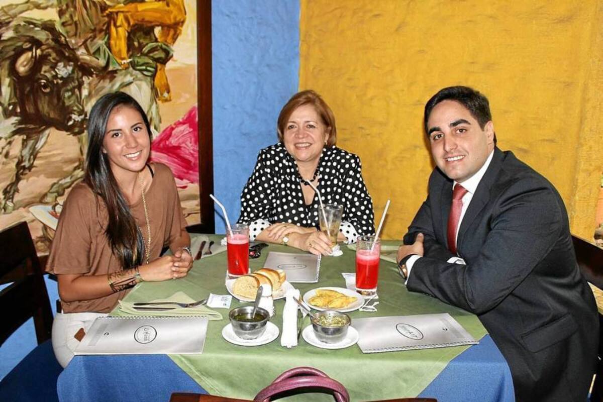 Paula Vega Valenzuela, Eva Santarelli y David Quintana. (Foto: Mauricio Betancourt / VANGUARDIA LIBERAL)