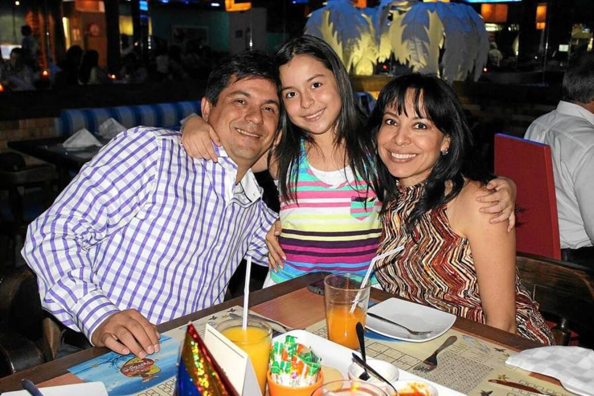 Juan Carlos León, Valeria León Durán y Carmen Durán. (Foto: Mauricio Betancourt / VANGUARDIA LIBERAL)