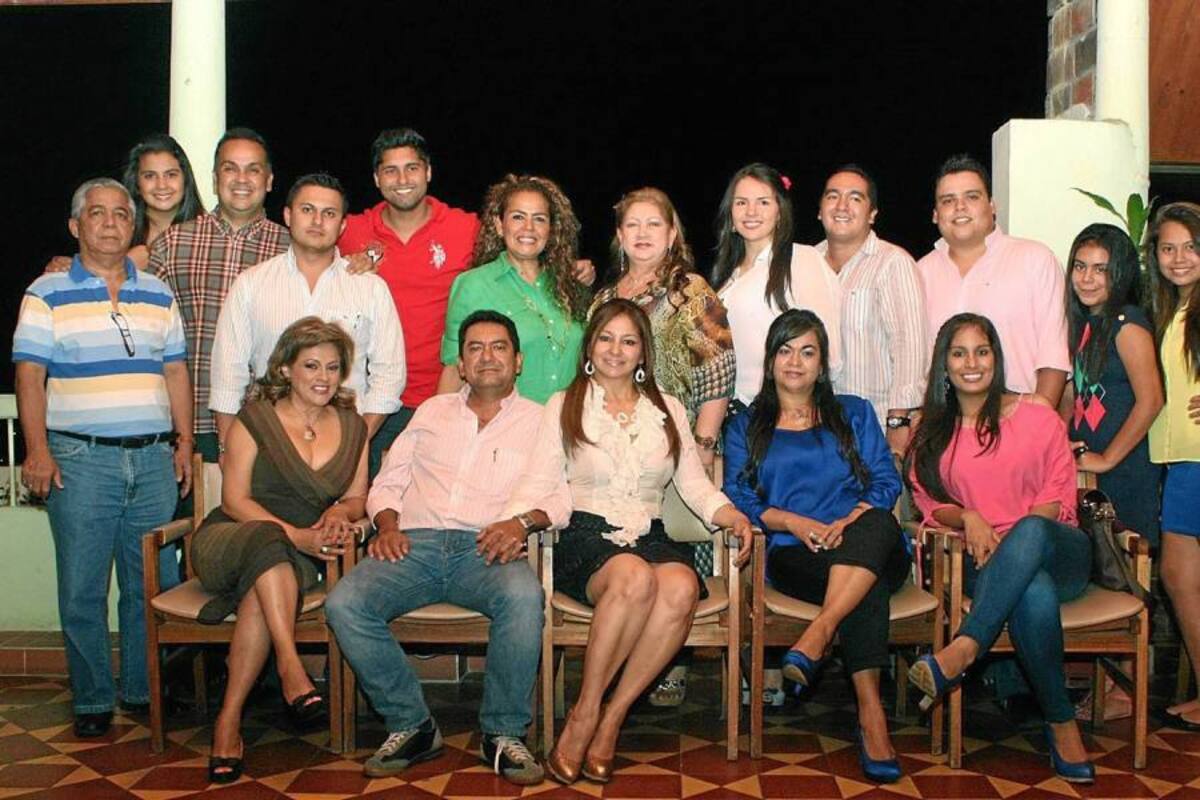 Carmen Alicia Durán, Raúl Niño, Luz Marina Isaza, Patricia López, Marcela Niño, Hernán Gómez, Valeria Arias, Julio Arias, Miguel Dulcey, Cristian Isaza, Luz Amparo Duarte, Myriam de Quijano, Leidy Rojas, Raúl Niño Junior, Felipe Rincón, Mariana Niño y Valeria Dulcey. (Foto: Mauricio Betancourt / VANGUARDIA LIBERAL)