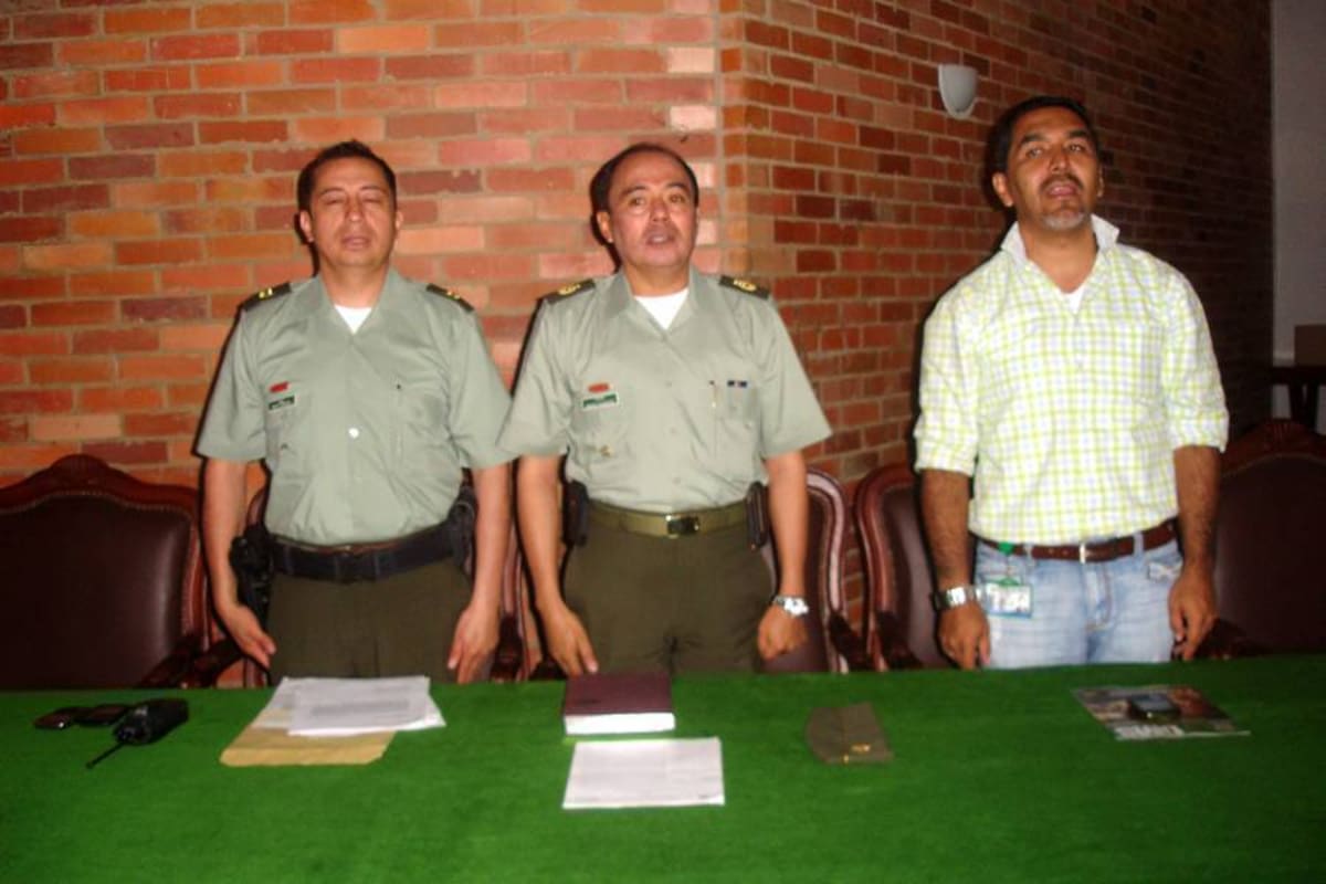 Nancy Acuña R /VANGUARDIA LIBERAL La reunión entre candidatos a Alcaldías y Concejos estuvo presidida por el coronel Mario Aurelio Pedroza Sandoval, comandante de Policía de Santander, quien en la imagen se ve acompañado del comandante del Tercer Distrito de Policía, mayor Diego Mauricio Córdoba Rojas y el secretario de gobierno de Barbosa, Fauder Mayorga. (Foto: Nancy Acuña R./VANGUARDIA LIBERAL)