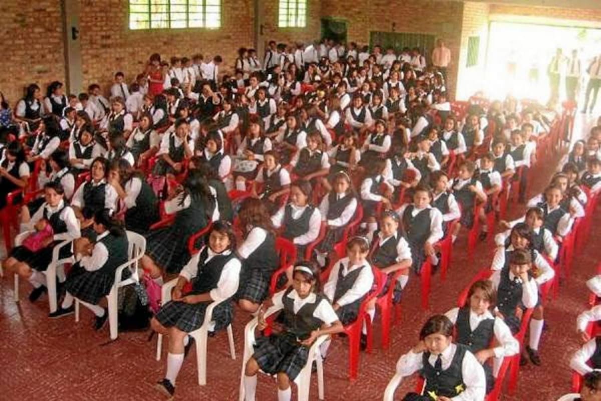 Alumnos del Colegio Coopetativo de Barbosa, que durante esta semana estarán celebrando con diversas actividades culturales, deportivas y científicas los 40 años de labores de la institución educativa de Barbosa. (Foto: Suministrada /VANGUARDIA LIBERAL)