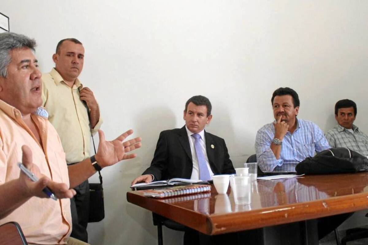 La Gobernación de Santander y el Ministerio de Agricultura se reunieron con los cacaoteros del departamento para anunciar la aplicación de un subsidio por venta del grano. (Foto: Suministrada/VANGUARDIA LIBERAL)