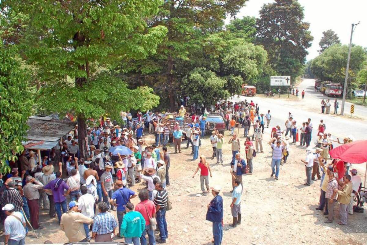 Los cacaoteros y cafeteros santandereanos concentrados en La Lizama aún esperan respuestas y mesa de concertación con el Gobierno Nacional. (Foto: Edgar Pernett/VANGUARDIA LIBERAL)