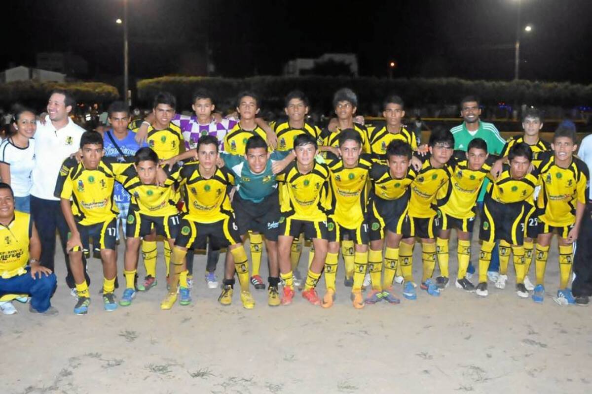 Este es Alianza Petrolera, equipo campeón del Hexagonal de Fútbol Nuevos Talentos 2011. (Foto: Ricardo Pérez/VANGUARDIA LIBERAL)