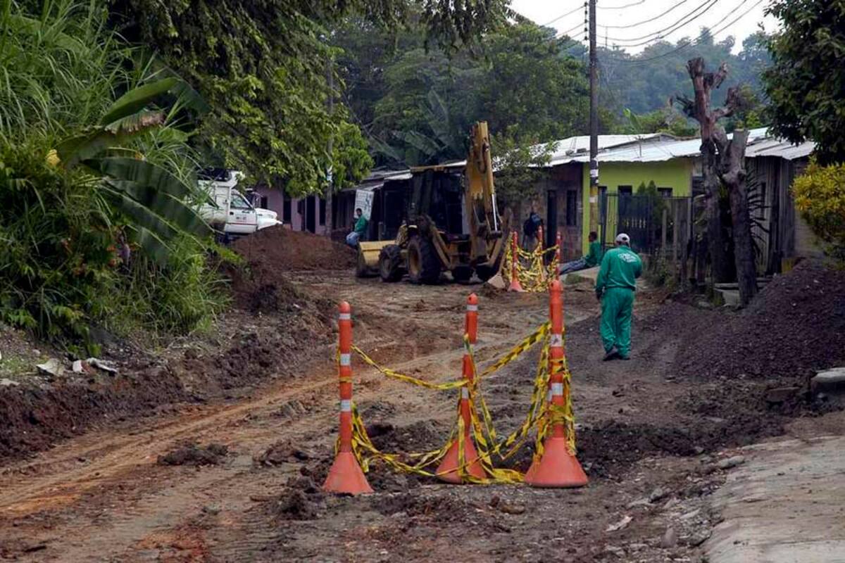 Para principios de diciembre deberían estar listos los trabajos de mejoramiento vial en la calle 52 con careras 36D y 44. (Foto: Edgar Pernett Sotomayor/VANGUARDIA LIBERAL)