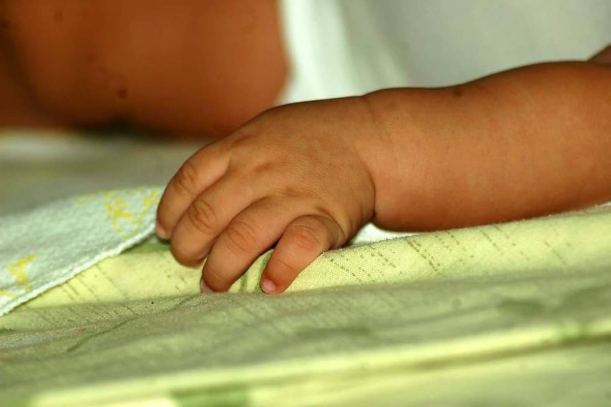 Muere bebé por asfixia