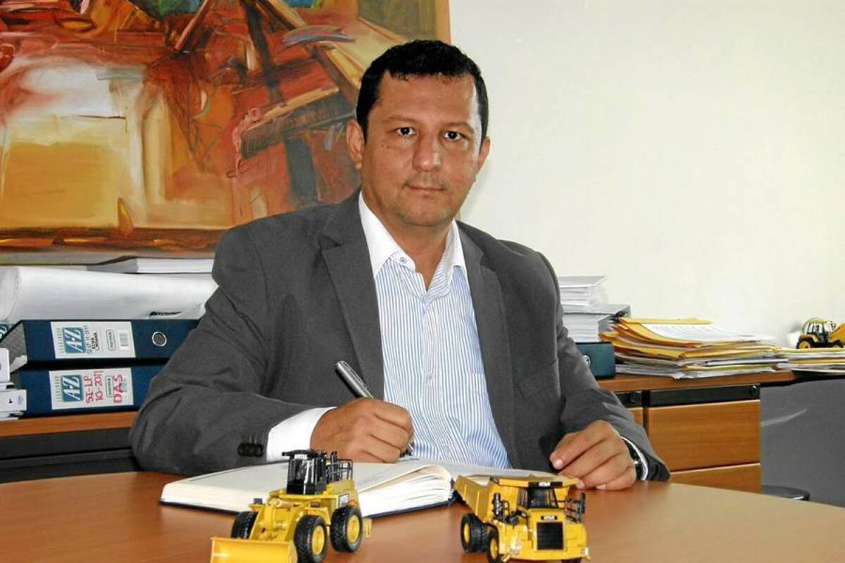 El Municipio inició una carrera contrarreloj para construir 12 obras de infraestructura para descongestionar algunos de los sitios más críticos en la ciudad. El Secretario de Infraestructura, Clemente León Olaya, dialogó con esta redacción y reconoció que las vías actuales son insuficientes para la cantidad de vehículos que circulan por el área. (Foto: Archivo / VANGUARDIA LIBERAL)