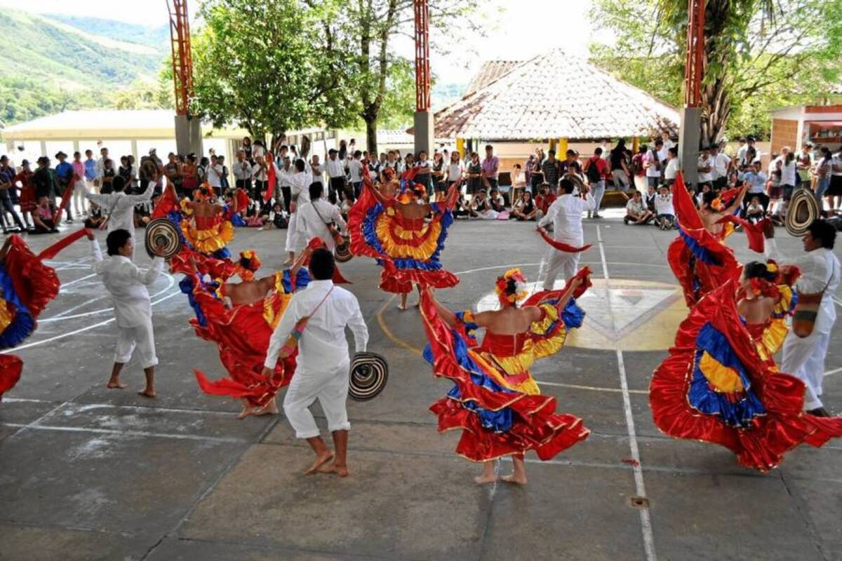 Los más destacados grupos de danzas del país, se han presentado en Oiba, en el “arepazo cultural”, este año promete ser de lo mejor por la diversidad de expresiones artísticas que le incorporó Wilson Garavito, creador de este encuentro cultural. (Foto: Luis Fernando Martínez Vargas/VANGUARDIA LIBERAL)
