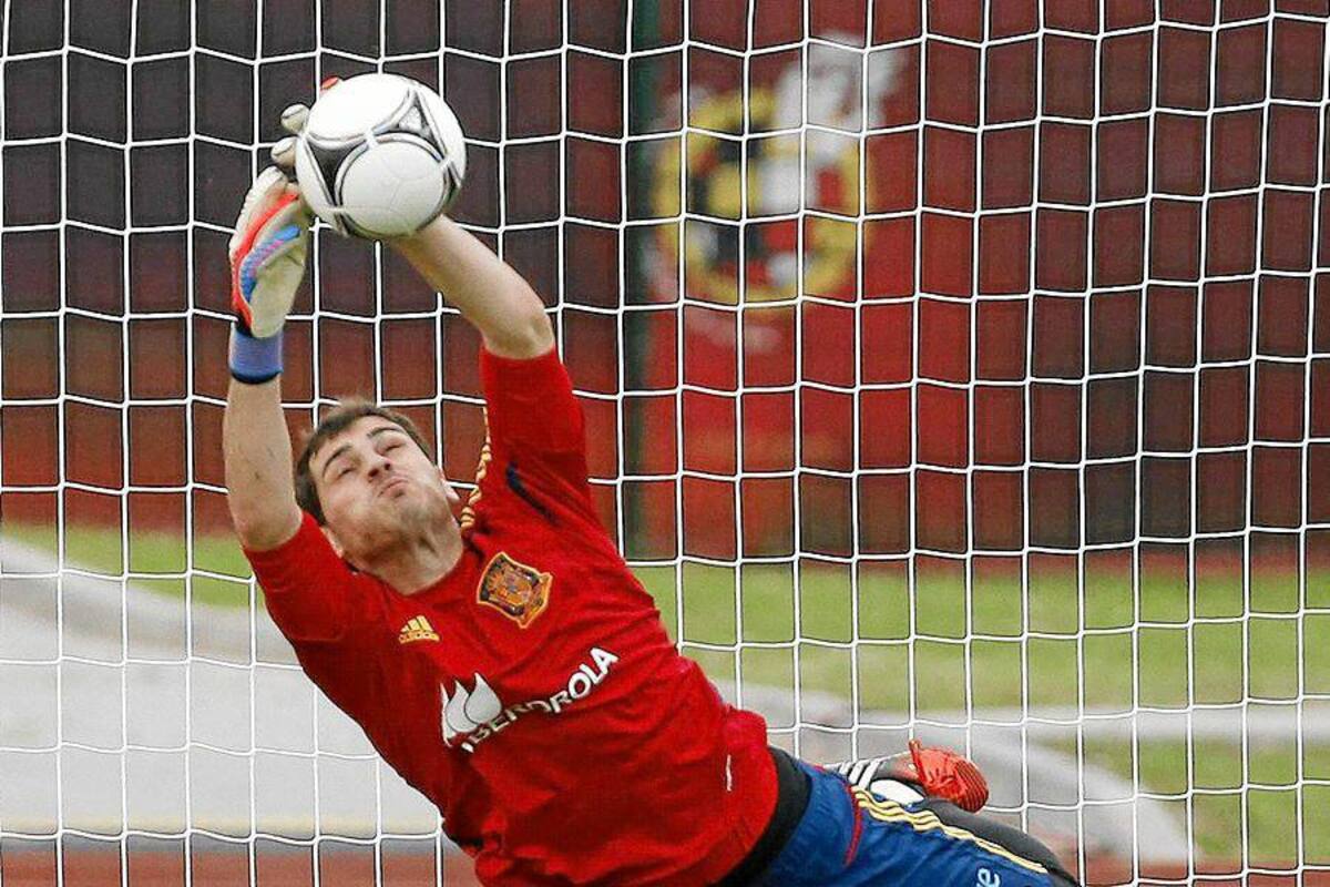 El arquero Iker Casillas, prenda de garantía en la portería de España, será el encargado de evitar que Cristiano Ronaldo y Portugal, le impidan a su selección ir a la gran final de la Eurocopa – 2012. (Foto: EFE / VANGUARDIA LIBERAL)