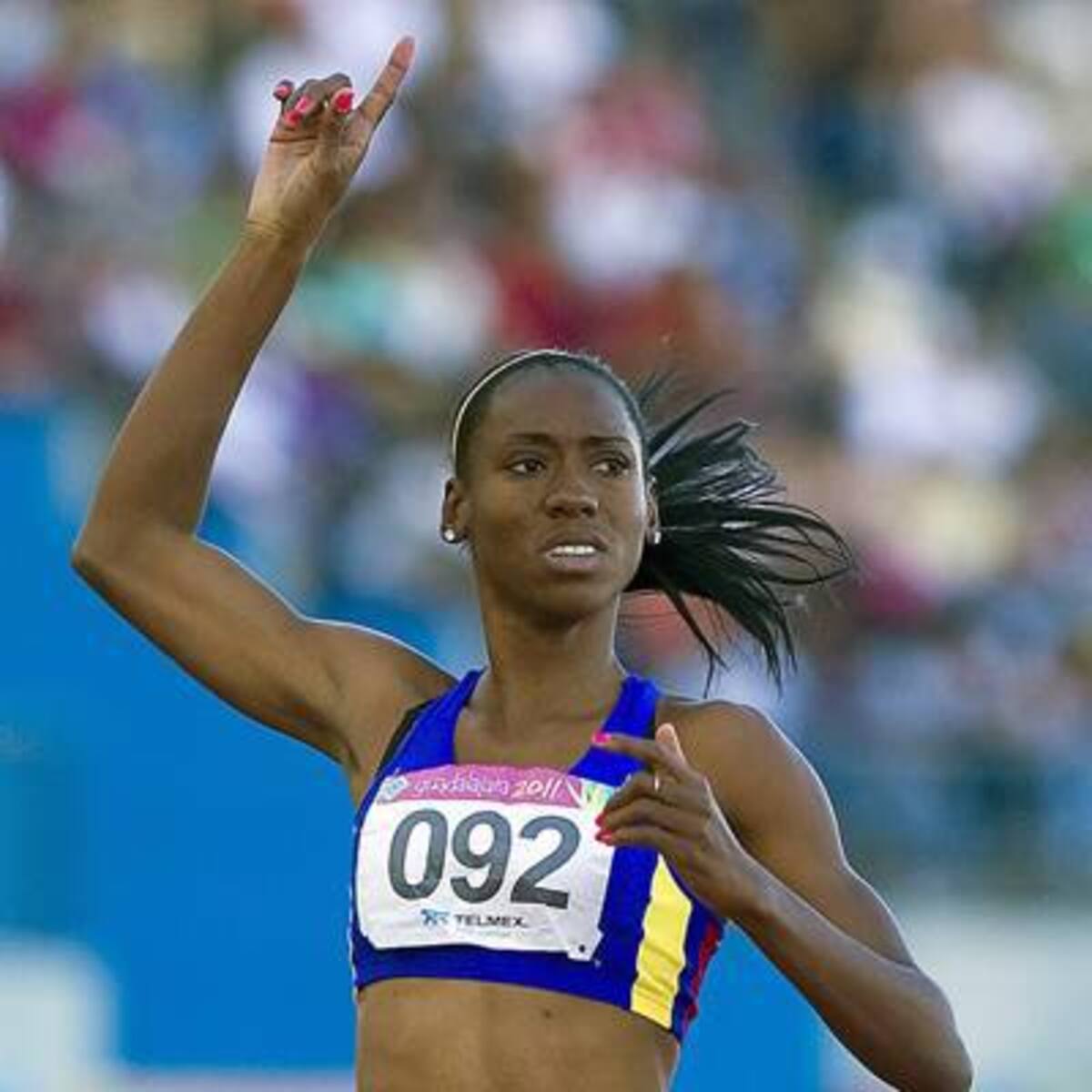 La atleta colombiana Yénifer Padilla conquistó ayer el oro en los 400 metros de los Juegos Panamericanos, con un tiempo de 51 segundos y 53 centésimas. La atleta ganó la prueba de los 400 metros vallas y le aportó una medalla de oro a Colombia. La cubana Daysiurami Bonne se llevó la plata (51’’.69) y la brasileña Geisa Coutinho el bronce (51’’.87). (Foto: AFP / VANGUARDIA LIBERAL )