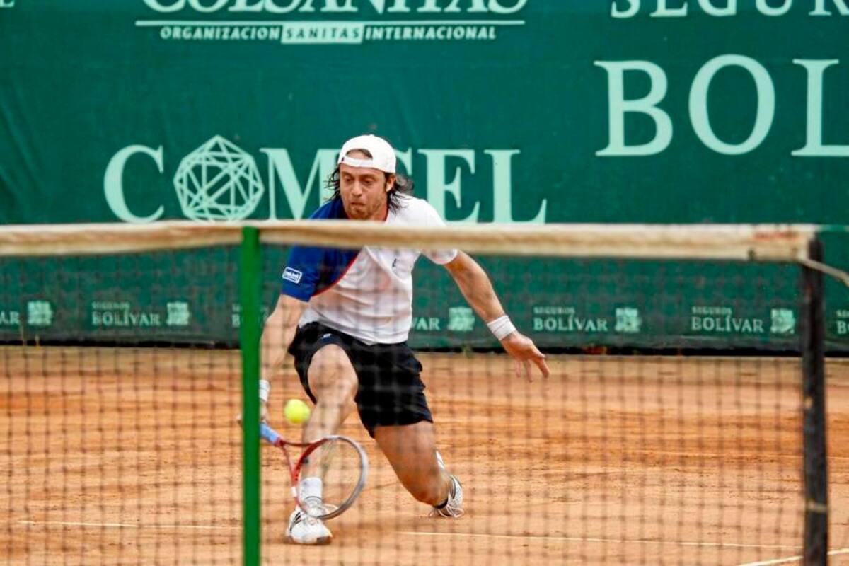 El italiano Paolo Lorenzi, siembra dos del torneo y quien viene de jugar el Abierto de Australia, se instaló en la tercera ronda del Seguros Bolívar Open de Bucaramanga tras derrotar al español Iván Navarro con parciales 6-2 y 6-2. (Foto: César Flórez / VANGUARDIA LIBERAL )