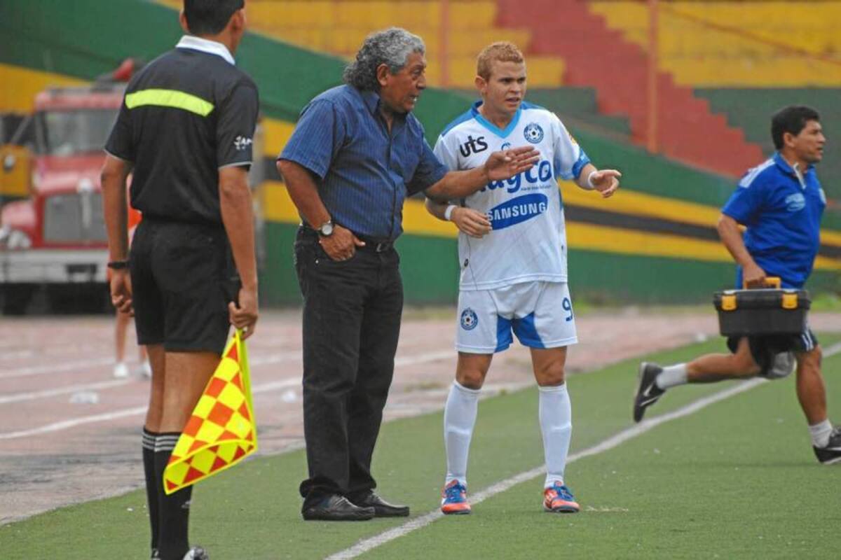 Miguel Oswaldo González fue cesado en su cargo como entrenador de Real Santander y en su reemplazo estará, en condición de interino, Víctor Hugo González, quien venía desempañándose como asistente técnico. (Foto: Archivo / VANGUARDIA LIBERAL )