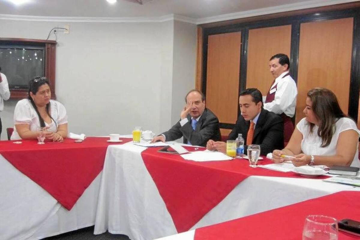 Cotelco y la Gobernación de Santander sellaron el convenio para favorecer diferentes actores del sector turístico santandereano. (Foto: Suministrada/VANGUARDIA LIBERAL )