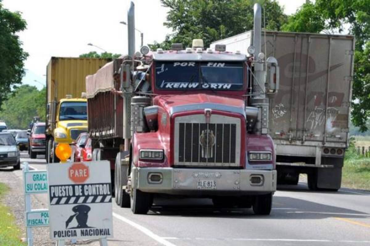 El gremio pide la derogatoria del decreto que regula el transporte de carga, además pide una reducción al precio del Acpm y restringir la entrada de vehículos de carga ecuatorianos. (Foto: Archivo/VANGUARDIA LIBERAL )