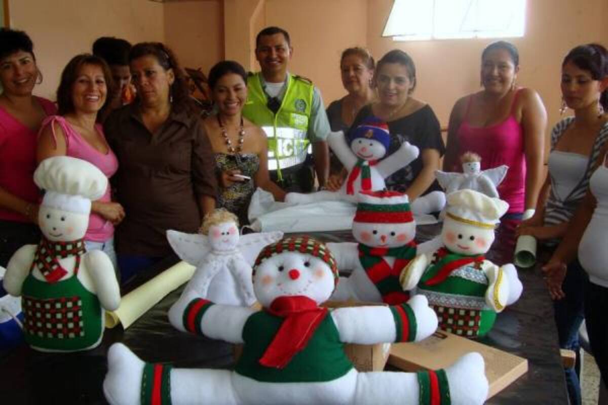 Con las capacitaciones, 'Sena y Policía en mi barrio' llegó a los barrios Pablo VI, 20 de Julio, Juan XXIII y África en Bucaramanga.(Foto: Suministrada/VANGUARDIA LIBERAL)