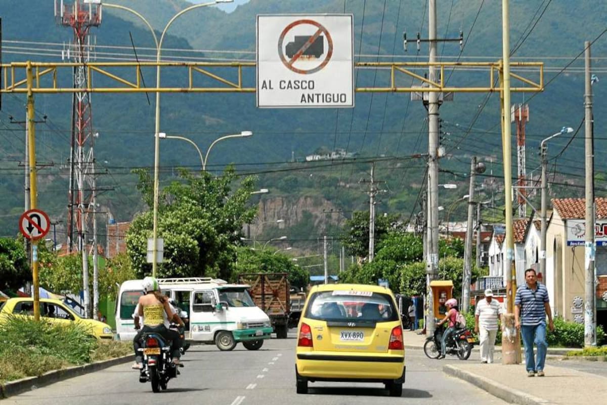 Anillo Vial, Poblado, Chimitá, Los Caneyes, Arenales y Mirador de Arenales son algunos de los sectores donde más hay infractores de tránsito. (Foto: Archivo/VANGUARDIA LIBERAL )