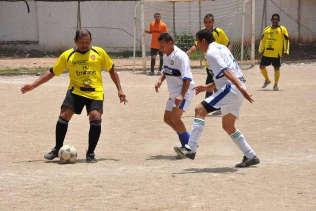 La Copa Metropolitana Máster 40 años, que comenzará el 13 de marzo, se jugará en la Cancha Primero de Mayo.(Foto: Archivo/VANGUARDIA LIBERAL )