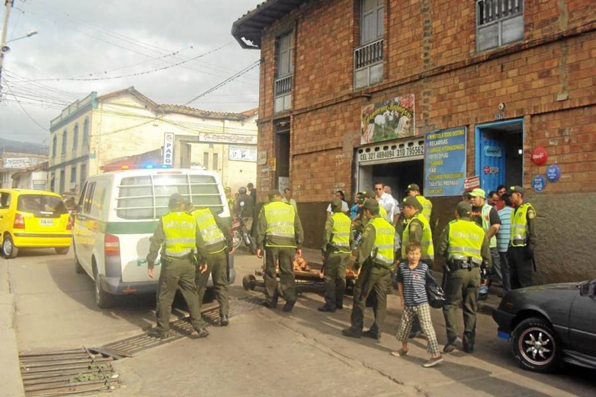 Policía haciendo control en San Gil. (Foto: Suministrada/VANGUARDIA LIBERAL)