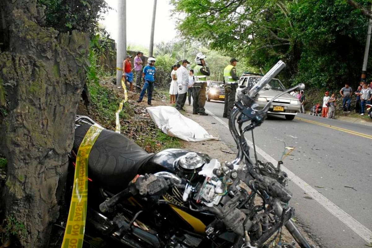 El accidente en el que perdió la vida Rito Antonio Martínez se dio cerca del balneario La Playa, en la vía que comunica a Curos con Piedecuesta. (Foto: Marco Valencia / VANGUARDIA LIBERAL )