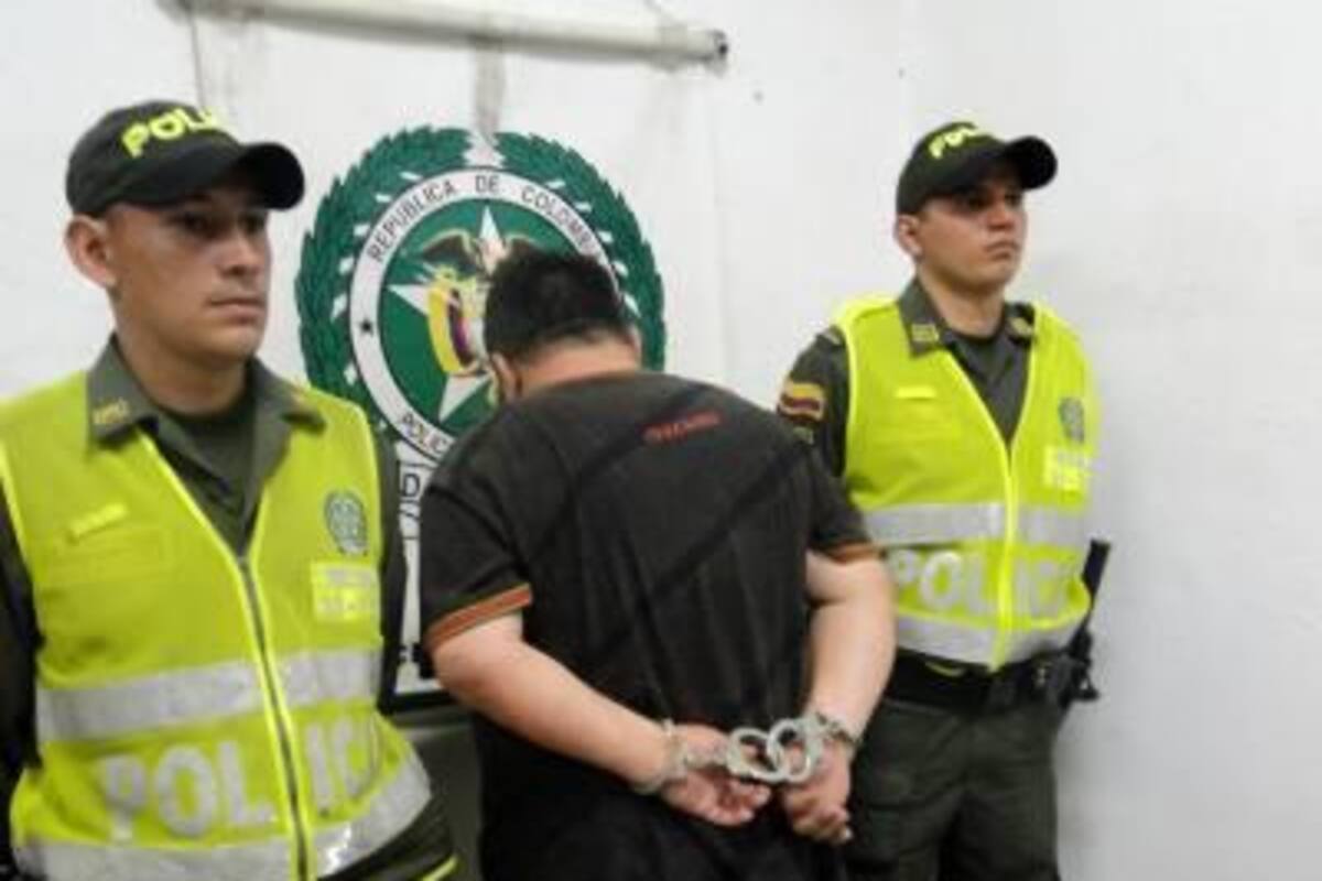 El capturado llevaba en una bolsa dos kilos de cocaína de alta pureza. Por tal razón fue arrestado y conducido a la Fiscalía. (Foto: Suministrada/VANGUARDIA LIBERAL)