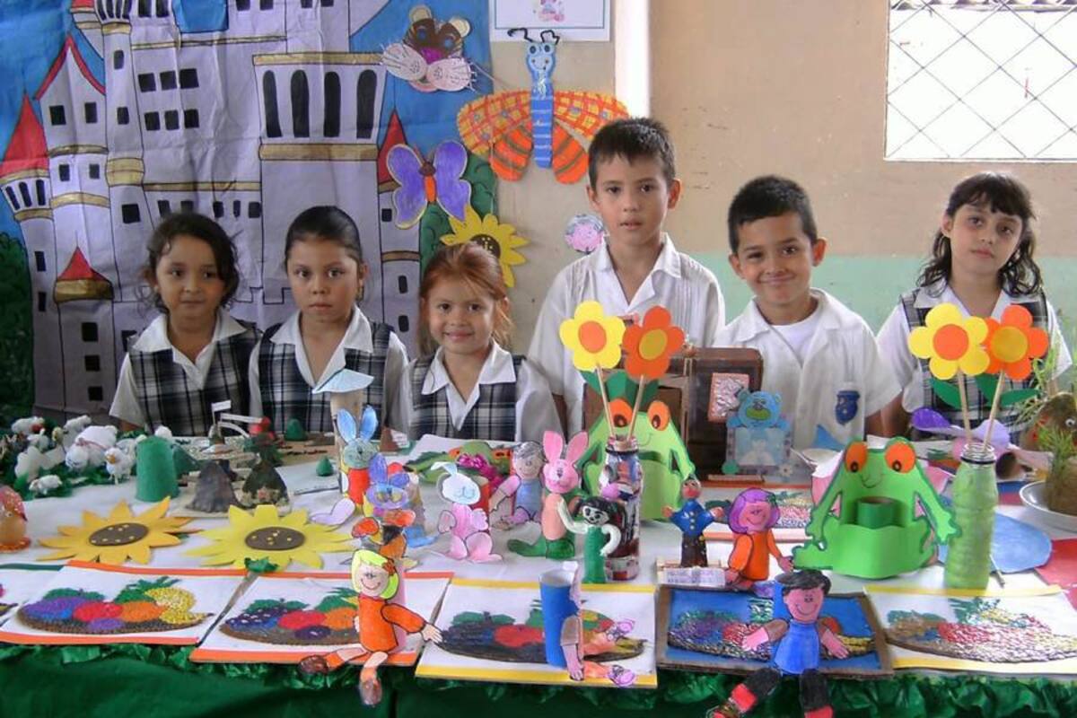 Más de dos mil jóvenes del Balbino García confluyeron ayer en el Coliseo en la Feria de Emprendimiento tras la celebración de los 68 años de la institución
