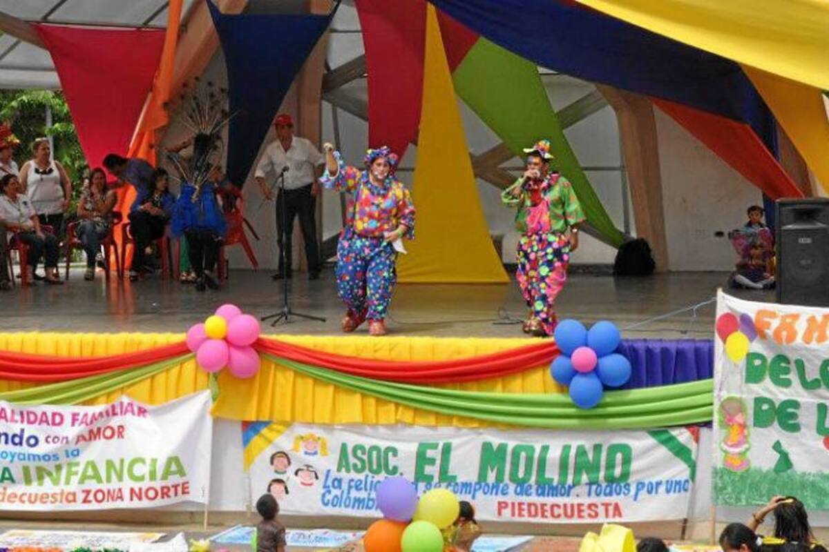 El parque central fue escenario ayer de un encuentro de reconocimiento al respeto por los derechos de los niños piedecuestanos. (Foto: Suministrada/ VANGUARDIA LIBERAL)