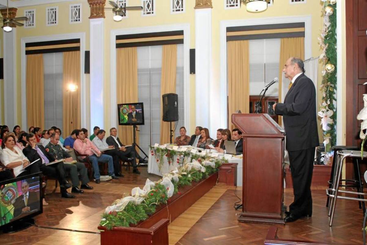 La rendición de cuentas inició ayer a las 8:00 p.m. en el salón Augusto Espinosa Valderrama de la Gobernación. (Foto: Nelson Díaz / VANGUARDIA LIBERAL)