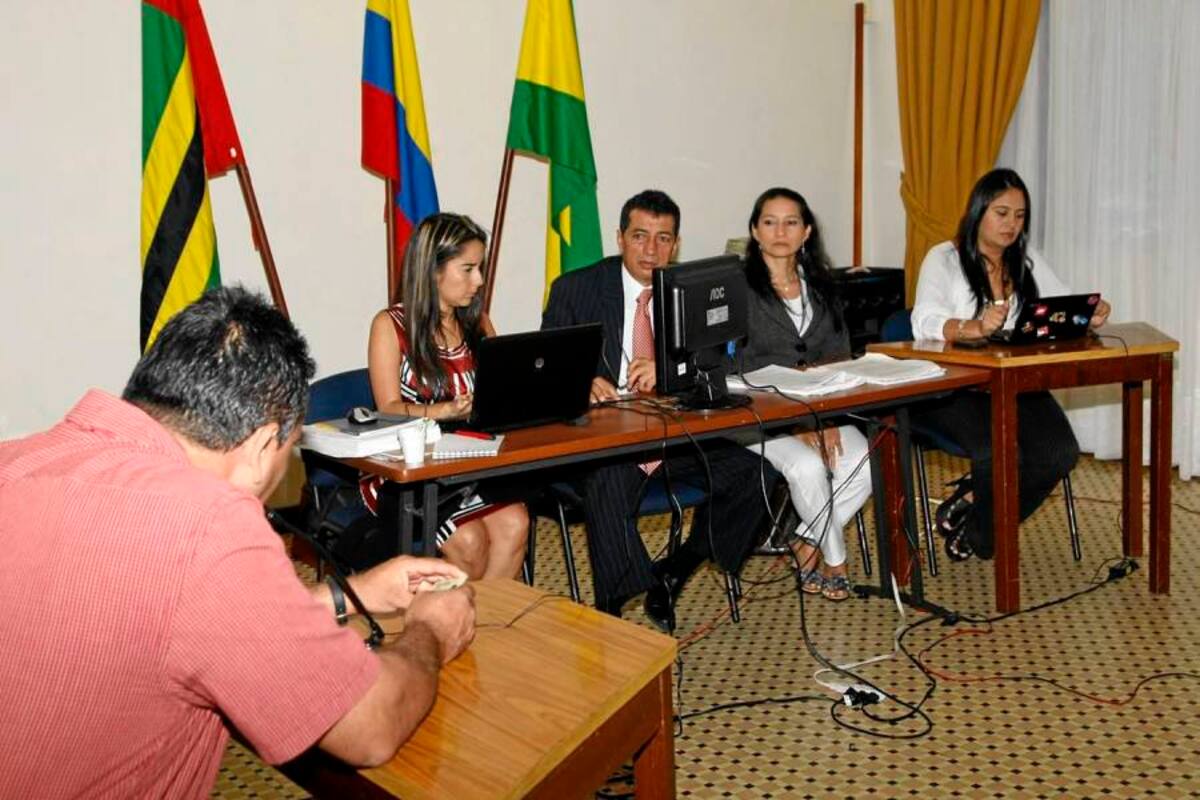 Los investigados coincidieron en su versión libre que ellos fueron asaltados en su buena fe, pues Eulises Balcázar presentó en su momento unos diplomas que parecían reales. (Foto: Archivo/VANGUARDIA LIBERAL )