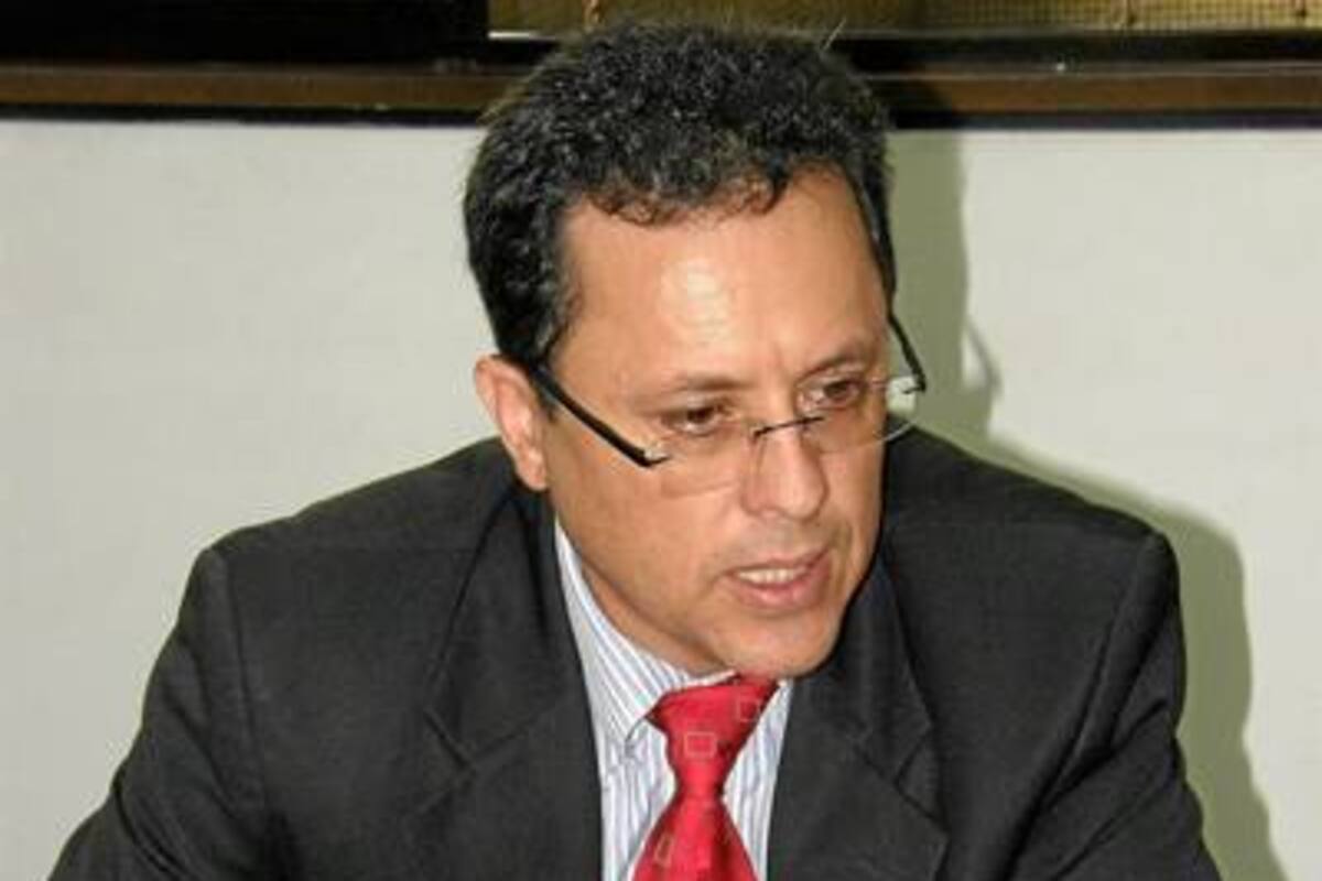 El Hotel Bella Isla, operado en la actualidad por Proyectos y Construcciones S.A., busca ser recuperado para el departamento, según anunció el contralor departamental, Argemiro Castro Granados, en reunión con personeros y concejales, la Procuraduría Provincial, el Director Seccional de Fiscalías, el Defensor del Pueblo regional de Santander y el Alcalde de San Gil. (Foto: Nancy Acuña R /VANGUARDIA LIBERAL)