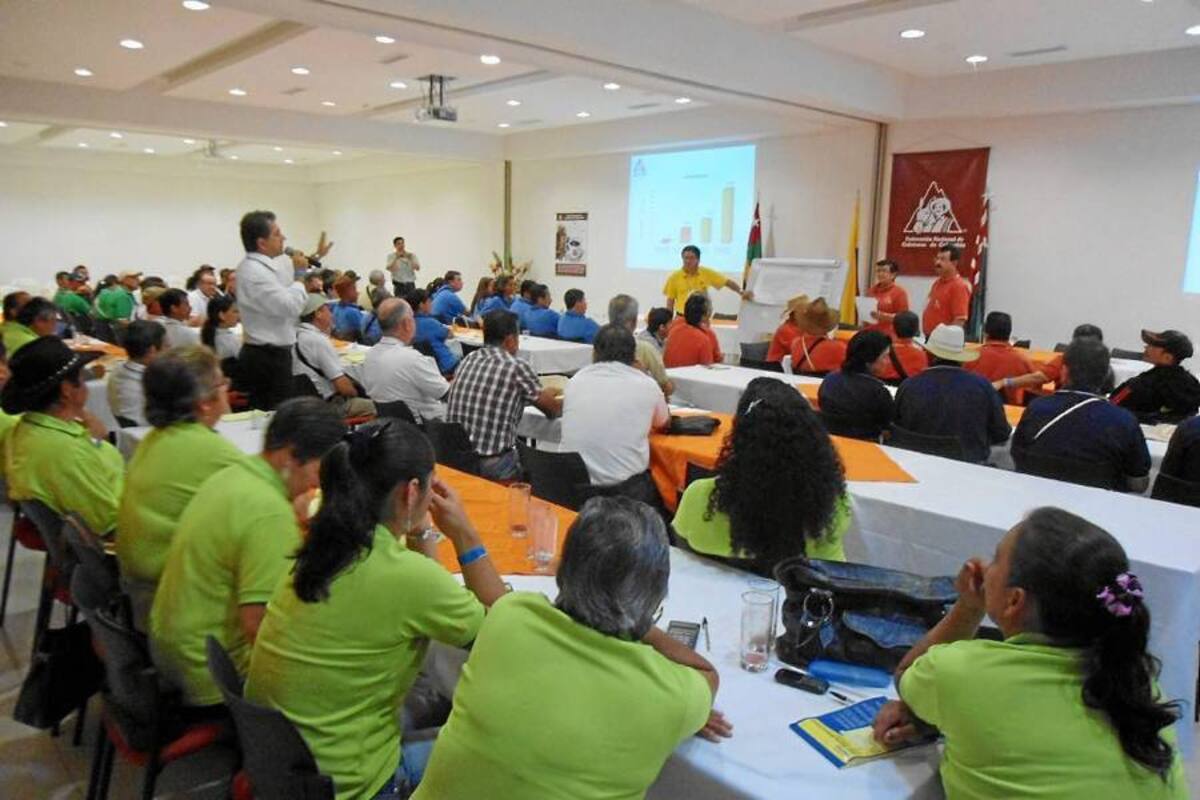 Aspectos de la reunión de los comités cafeteros municipales de la provincia Guanentá reunidos en Mundo Guarigua. (Foto: Suministrada /VANGUARDIA LIBERAL)