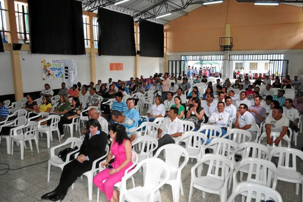 Aspectos del primer día de capacitación en la Escuela Industrial de Oiba sobre la enfermedad de Chagas. Particularmente Oiba avanzó en el proceso de erradicación de la patología y está sólo a la espera de se obtenga la certificación internacional, mediante la OPS. (Foto: Suministrada /VANGUARDIA LIBERAL )