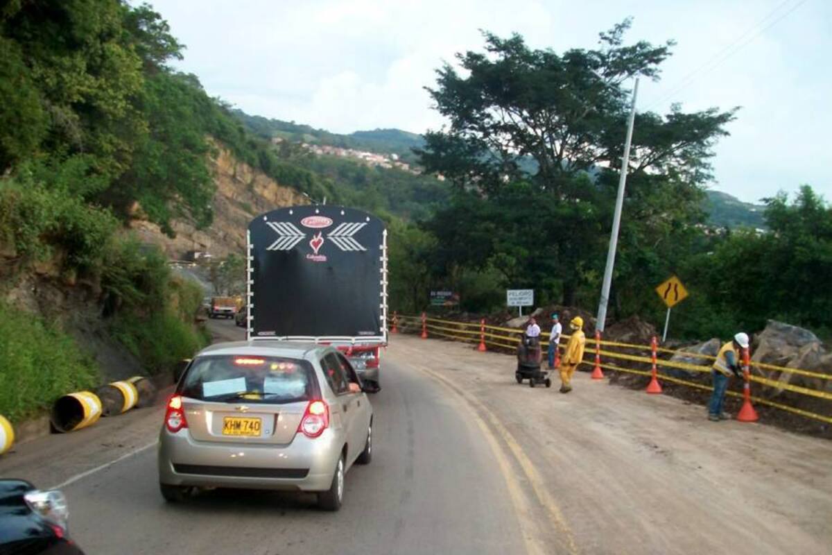 En treinta días aproximadamente deberán comenzar los trabajos en la vía nacional, en el sitio El Teherán, por lo cual los ciudadanos deberán estar atentos a los anuncios que se harán próximamente de manejo del tráfico mientras se desarrollan las obras. (Foto: Archivo/VANGUARDIA LIBERAL)