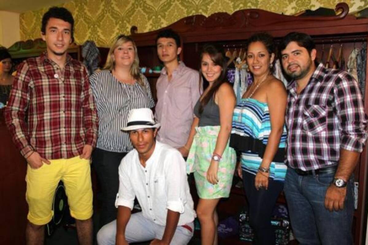Juan de La Cruz, Fabio Espinosa, Creativo de la Tienda; Vanessa Meyer, Jairo Godoy, Jennifer Giorgi, Sol Landazábal y Gabriel Quijano, Jefe de Marketing.