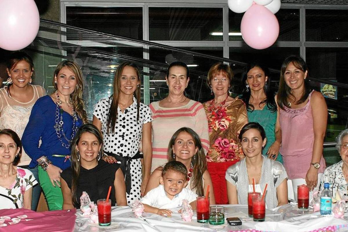 María Teresa Umaña, Carolina Galvis, Simón Vanegas, Isabela Andrea Díaz, Marcela Navas Almeida, Cecilia Valdivieso de Umaña, Tatiana Flores, Tatiana González, Laura Torres, María Teresa de Prieto, Pilar Umaña, Luzmila Méndez y Milena Rodríguez. (Foto: Foto Mauricio Betancourt / VANGUARDIA LIBERAL)