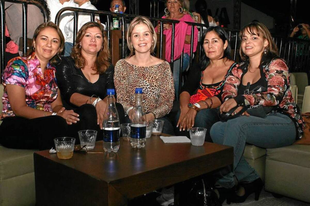 Jenny Saraira, Jenny Quintero, Adriana Montañez, Zaida Lucía Rangel y Sonia Bedoya. (Foto: Foto: Mauricio Betancourt / VANGUARDIA LIBERAL)