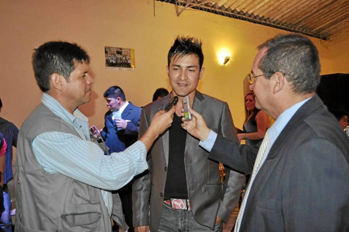 Omar Julián Benavides Cepeda, integrante de la reconocida agrupación nacional ‘Los 50 de Joselito’, estuvo cantando con la sinfónica juvenil de Moniquirá y allí ratificó que es uno de los mejores cantantes del momento en este género tropical. (Foto: Luis Fernando Martínez Vargas/VANGUARDIA LIBERAL)