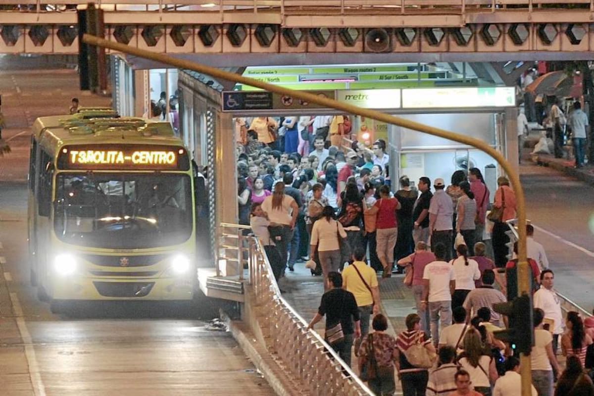 Las principales quejas que llegaron a esta Redacción fueron sobre las frecuencias, la falta de buses y el hacinamiento en los buses de Metrolínea. También hubo inquietudes sobre el servicio de taxi y el de bus convencional. (Foto: Archivo/VANGUARDIA LIBERAL)