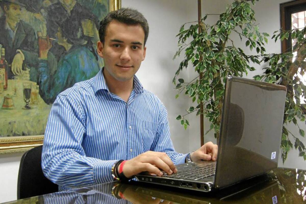 César Ferreira Cáceres, egresado del Colegio New Cambridge y estudiante de sexto semestre de Comunicación Social de la Universidad de La Sabana lidera la campaña “Adopte un secuestrado”. (Foto: / VANGUARDIA LIBERAL)