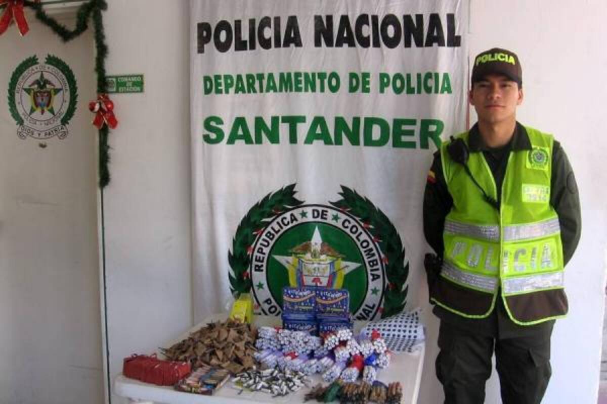 Además de las restricciones concernientes al tipo de pólvora que se puede vender y adquirir, el Decreto 216 estableció que está prohibida toda clase de demostraciones, pruebas o exhibiciones sobre la calidad del artículo que se comercialice, dentro del sitio destinado para su venta. (Foto: Nancy Gómez /VANGUARDIA LIBERAL)