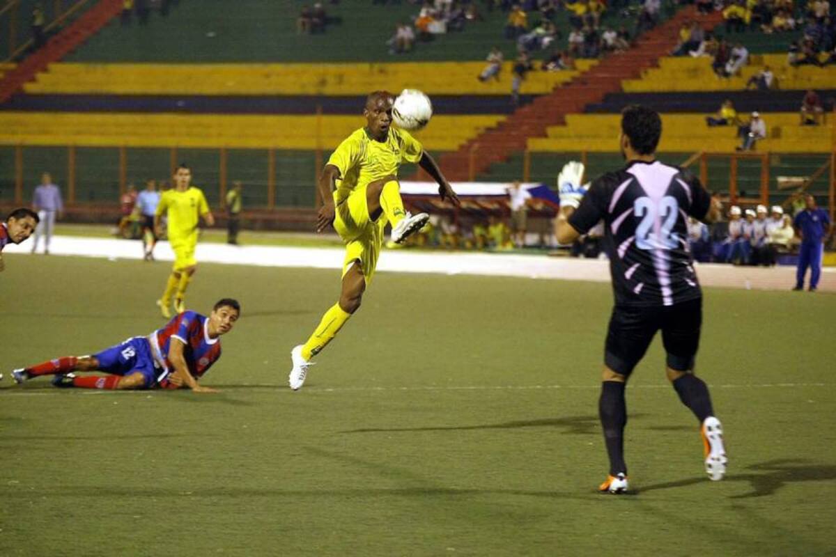 Andrés Arboleda, el autor del gol de la victoria ante Unión Magdalena el pasado miércoles, será una de las piezas claves, y no sólo en defensa, que tiene el Atlético Bucaramanga para sumar tres nuevos puntos en casa ante Cortuluá. (Foto: Archivo / VANGUARDIA LIBERAL)