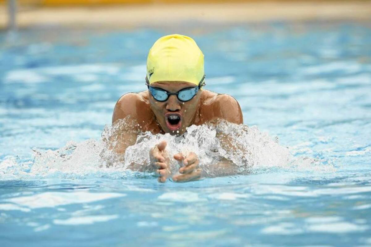 El nadador santandereano Nelson Crispín Corzo, quien logró tres diplomas olímpicos en los pasados Juegos de Londres, sumó ayer su primera medalla en los III Juegos Paranacionales al ganar la prueba de los 100 metros espalada. (Foto: César Flórez / VANGUARDIA LIBERAL )