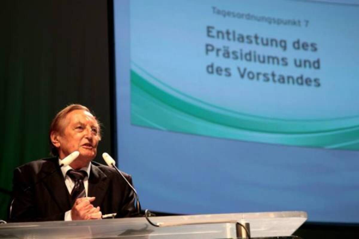 Gerhard Mayer-Vorfelder, ex presidente de la Federación Alemana de Fútbol, le pidió a la Fifa que aún no designe la sede de los Mundiales de 2018 y 2022 por el tema de corrupción al interior del organismo. (Foto: AFP / VANGUARDIA LIBERAL)