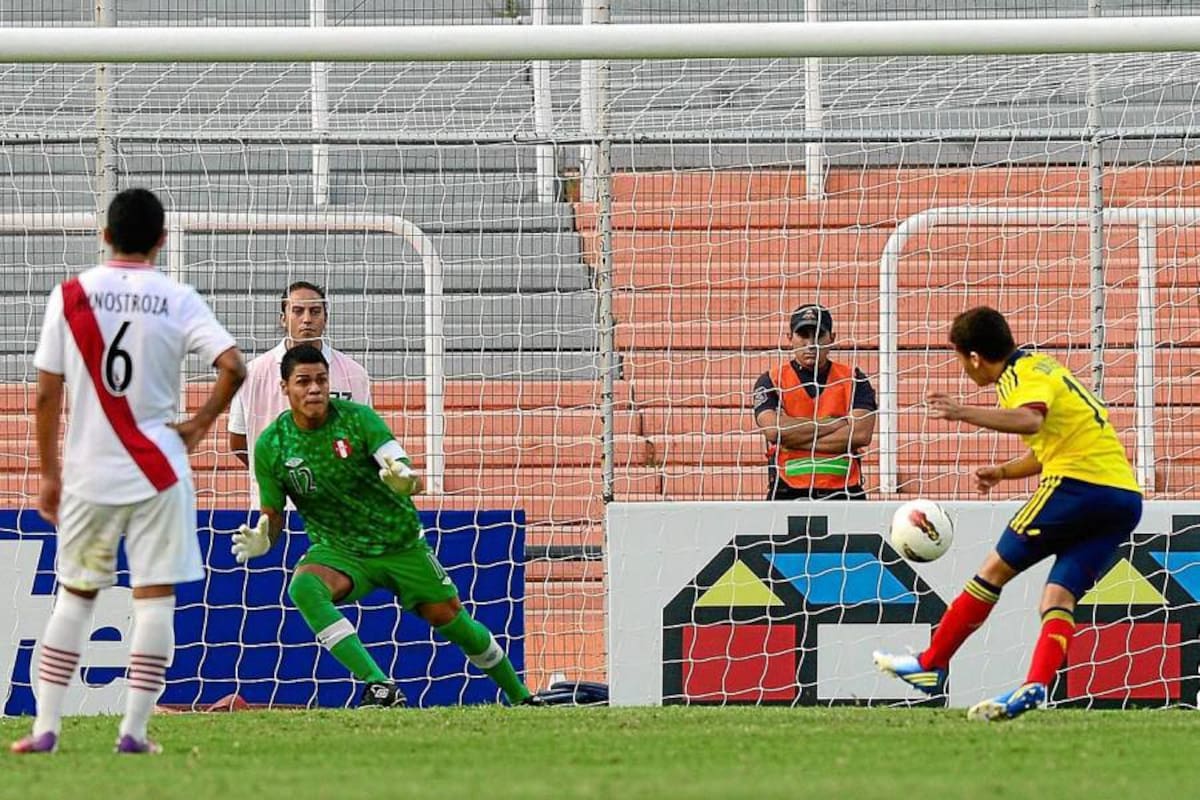 Con este excelente lanzamiento de penalti de Juan Fernando Quintero, la selección Colombia venció 1-0 a Perú y clasificó por octava vez en su historia al Mundial Sub’20. (Foto: AFP / VANGUARDIA LIBERAL)