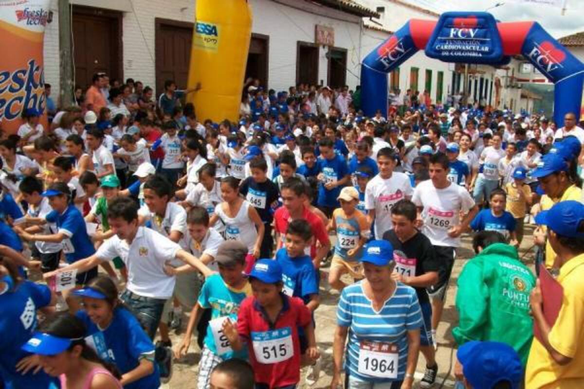 Una masiva participación tuvo la I Carrera Atlética de la FCV en el municipio de Confines, la cual contó con 600 participantes de diferentes municipios de Santander.(Foto: / VANGUARDIA LIBERAL)