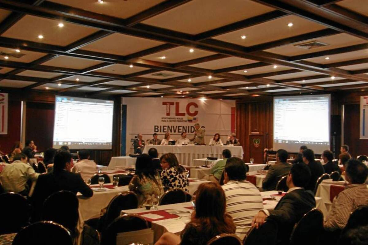 El foro convocó a empresarios, líderes gremiales, expertos y funcionarios de Santander. (Foto: Nohora Celedón / VANGUARDIA LIBERAL)