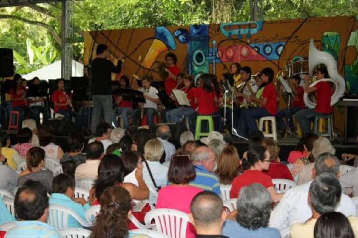 Los que no pudieron asistir este año a la vigésimo primera versión deberán esperar hasta el 2012. Sin más que decir y como es tradición por parte de los asiduos asistentes al Festivalito para ellos va a la cuenta de 3, un fuerte "pobrecitos".
