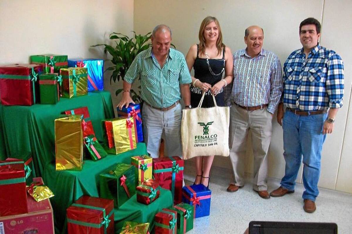 Fenalco realizó las rifas de varios electrodomésticos como un incentivo a las personas que realizaron sus compras en San Gil. (Foto: Suministrada/VANGUARDIA LIBERAL)