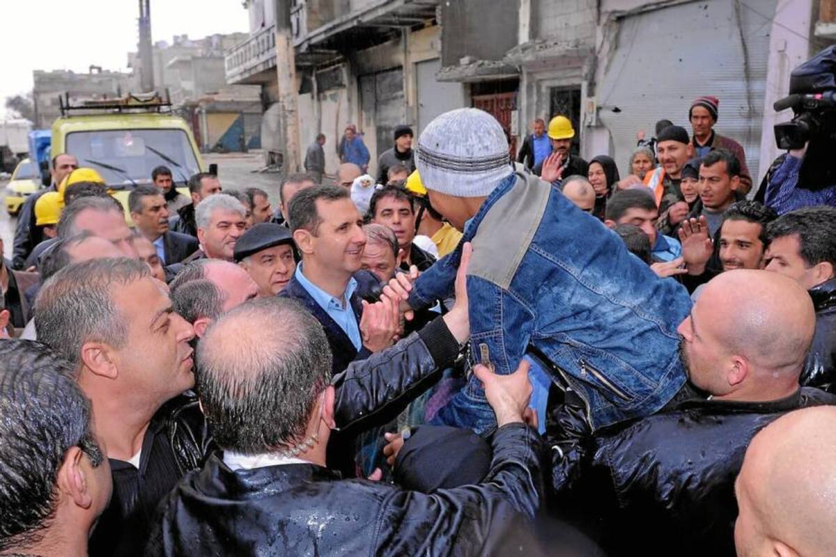 El Presidente sirio visitó ayer la ciudad de Homs y el barrio Baba Amr, bastión insurgente sitiado y bombardeado durante varias semanas hasta ser reconquistado por el Ejército. (Foto: AFP / VANGUARDIA LIBERAL)