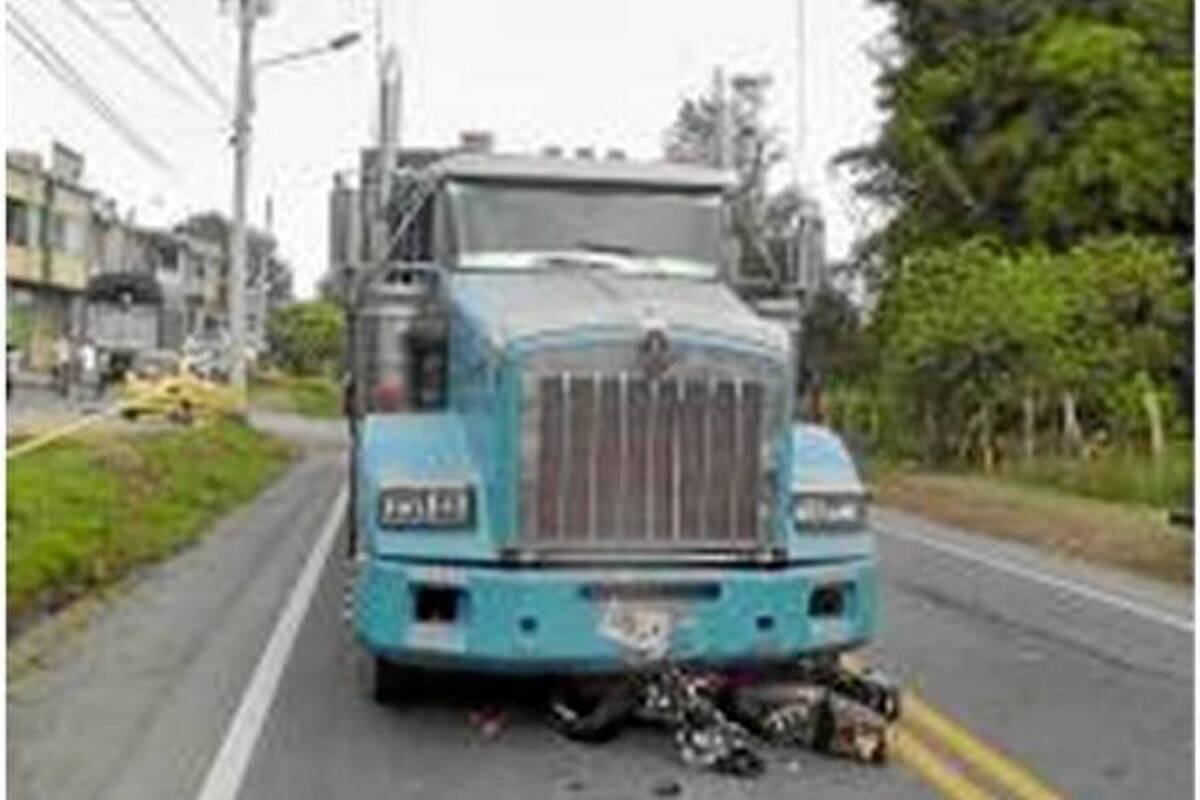 Las autoridades investigan las causas del accidente en donde perdió la vida un hombre de 50 años de edad. (Foto: Suministrada /VANGUARDIA LIBERAL)