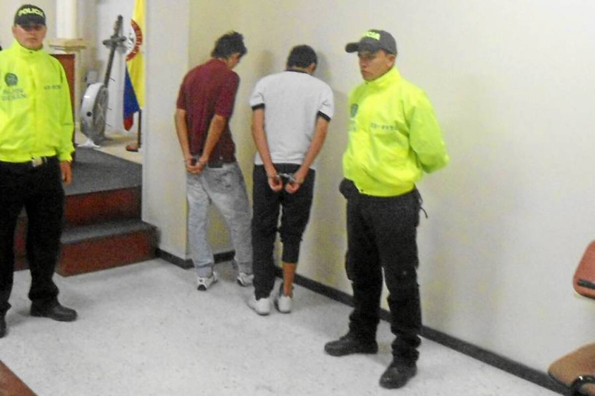 En audiencia de legalización, imputación de cargos y medida de aseguramiento de los dos hombres de 18 años, uno aceptó los cargos y el otro no. Los dos fueron enviados a la cárcel de Berlín. El adolescente aceptó los cargos y fue llevado a Hogares Claret. (Foto: Nancy Acuña R. / VANGUARDIA LIBERAL)